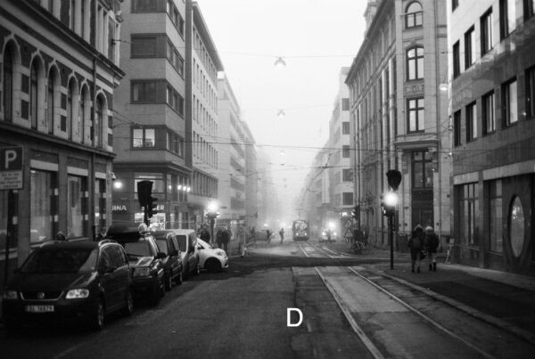 City mystery tableau en noir et blanc style vintage