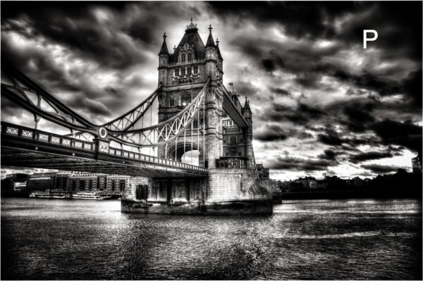 Spooky Bridge tableau en noir et blanc style vintage