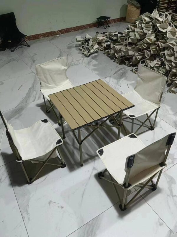 tables et 4 chaises